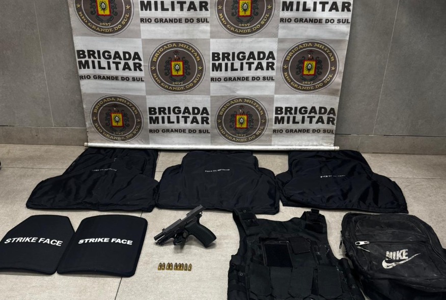 Homem é preso com arma e coletes balísticos em Capão da Canoa