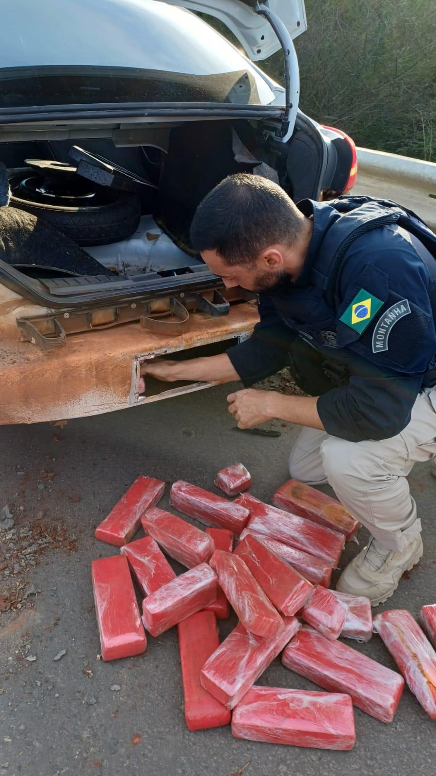 PRF apreende 87 quilos de maconha em Santo Antônio da Patrulha