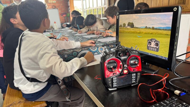 Estudantes da rede municipal participam de aulas de aeromodelismo em Osório no turno inverso da aula