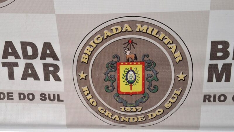 Brigada Militar prende homem com arma de fogo no centro de Tramandaí