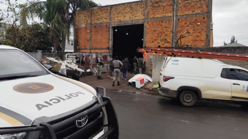 Brigada Militar participa de operação de fiscalização em estabelecimentos de reciclagem em Capão da Canoa