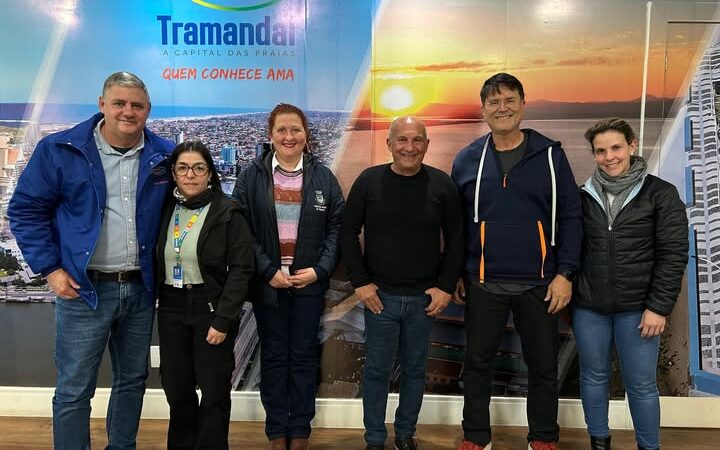 Prefeitura de Tramandaí recebe doações do Kennel Clube do Litoral para o Canil Municipal