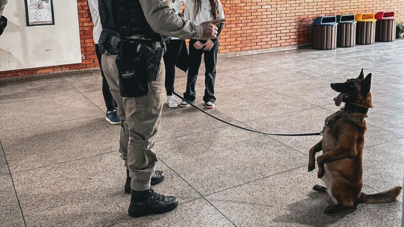 Policiais militares realizam visita à escola em Santo Antônio da Patrulha