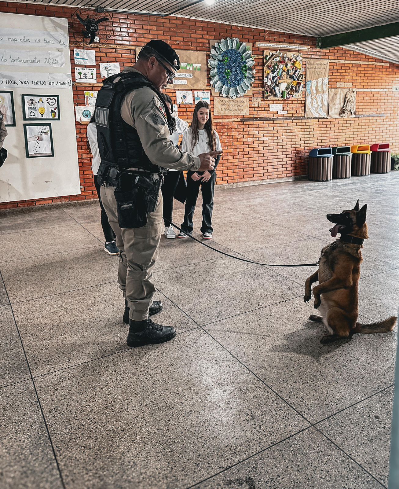Policiais militares realizam visita à escola em Santo Antônio da Patrulha