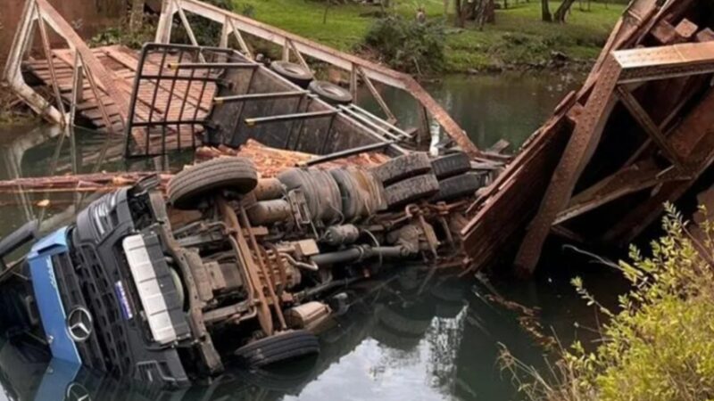 Ponte desaba em Caraá após carreta bitrem exceder limite de carga: laudo aponta sobrepeso como causa do colapso