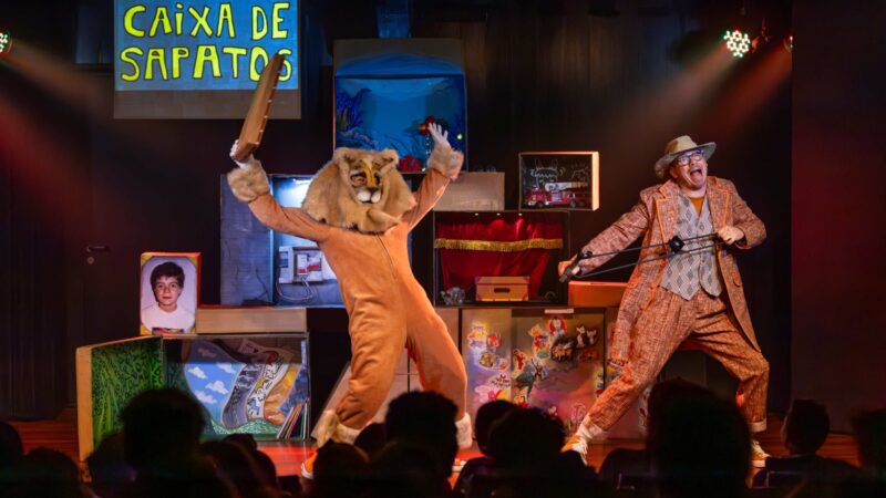 Espetáculo teatral no Largo dos Estudantes marca a volta às aulas da rede municipal de ensino em Osório