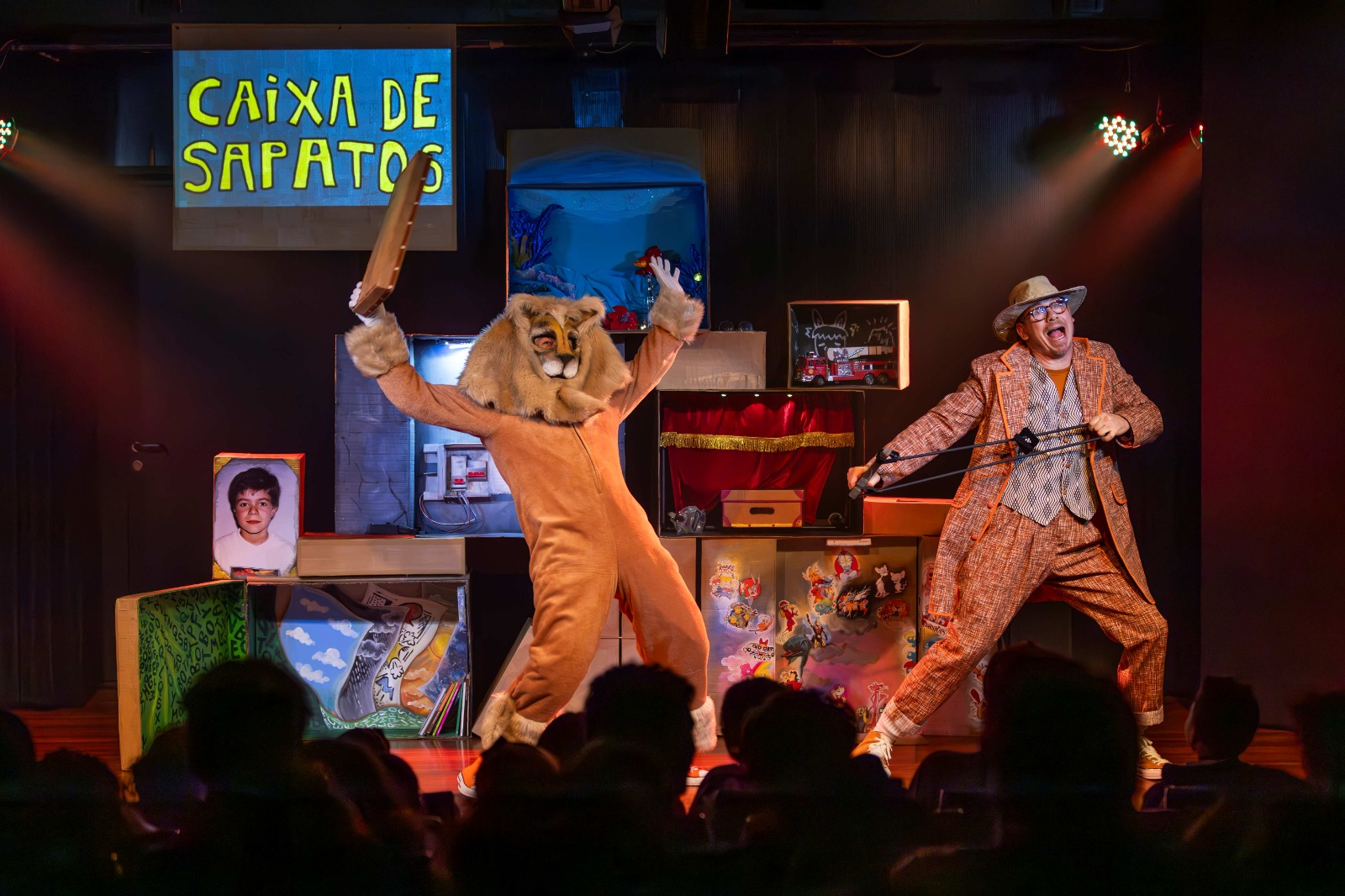 Espetáculo teatral no Largo dos Estudantes marca a volta às aulas da rede municipal de ensino em Osório