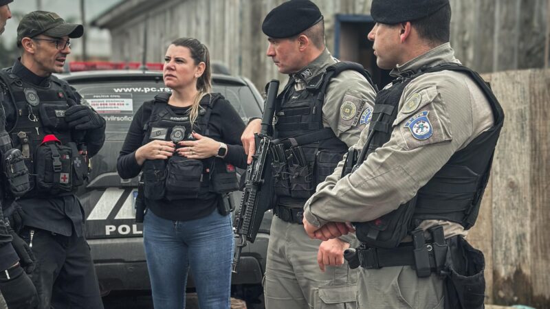 BM e PC prendem mulher por tráfico e apreendem adolescente com mandado durante Operação de Policiamento em Osório