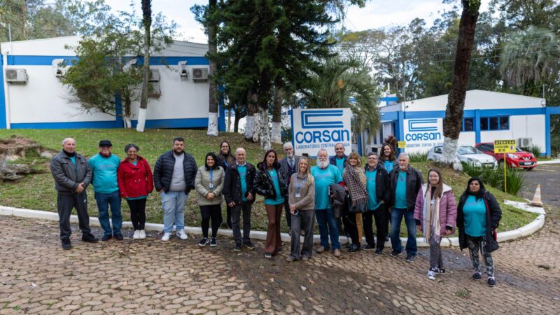 Lideranças comunitárias do Litoral Norte participam de visita técnica no Centro de Operações Integradas e no Laboratório de Água da Corsan