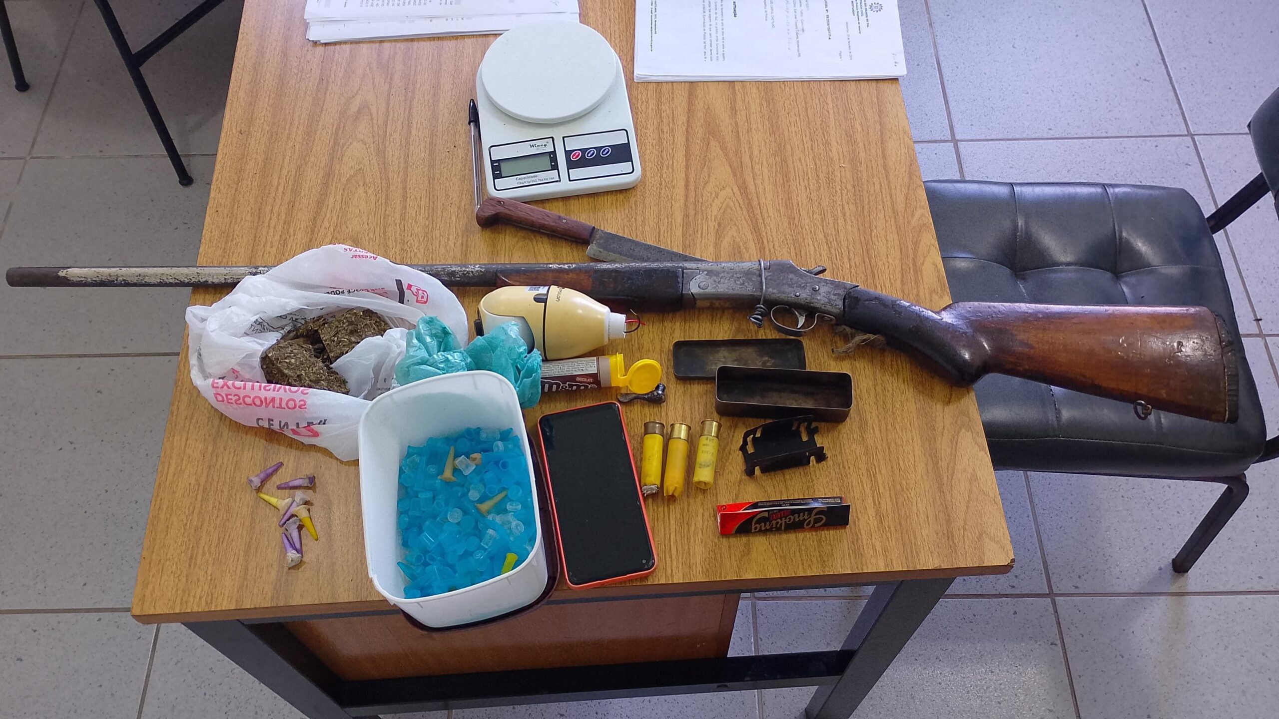 8º BPM prende quatro pessoas por tráfico de drogas e porte ilegal de arma em Mostardas