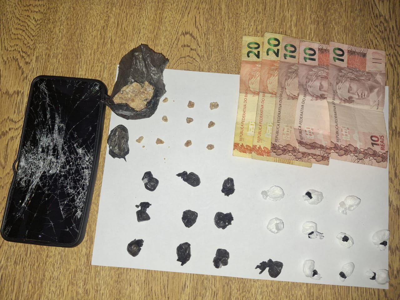 Homem tenta fugir de abordagem e é preso com drogas em Osório