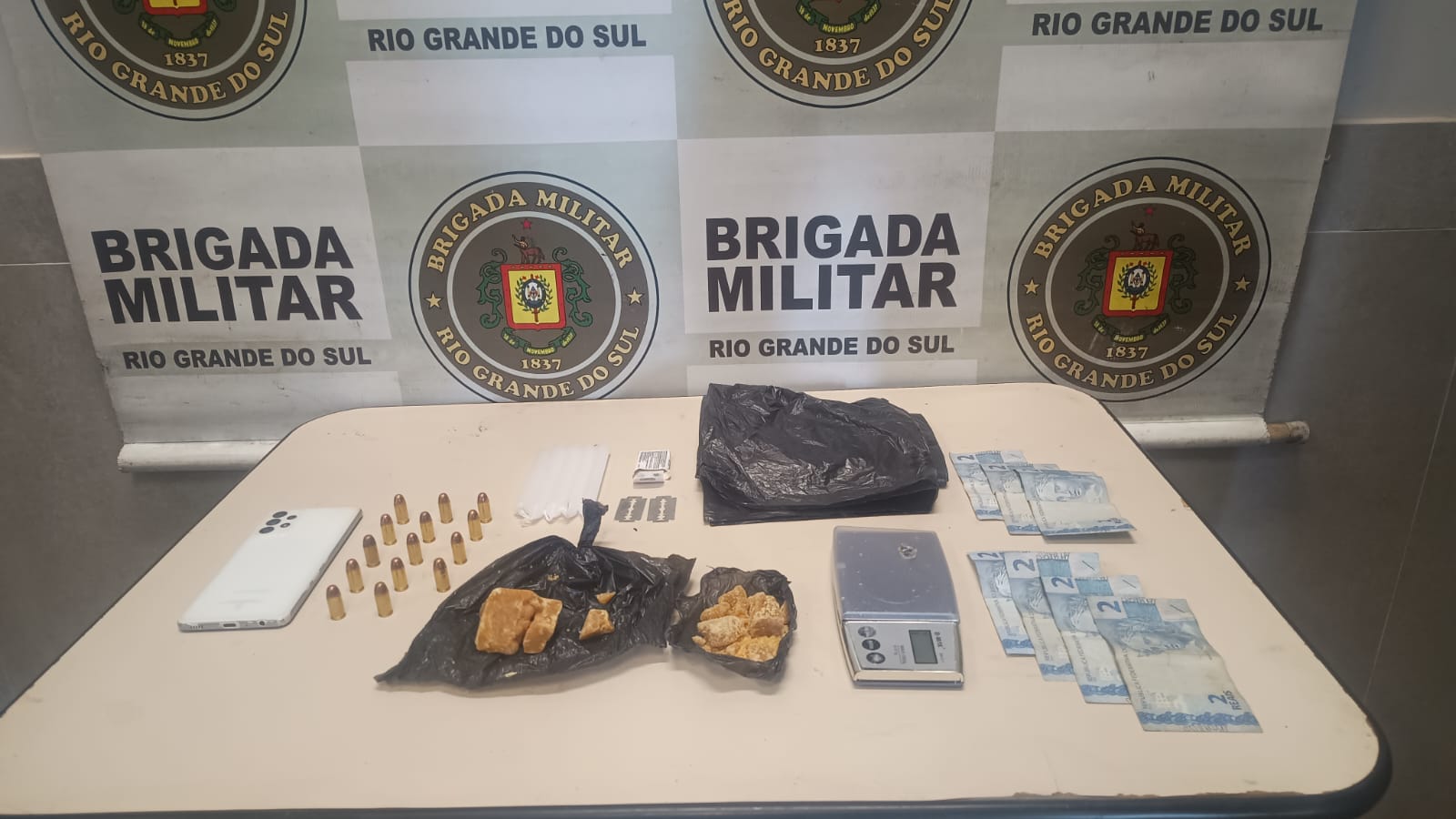 Ações da BM no Litoral Norte resultam em três prisões e apreensão de drogas e armas