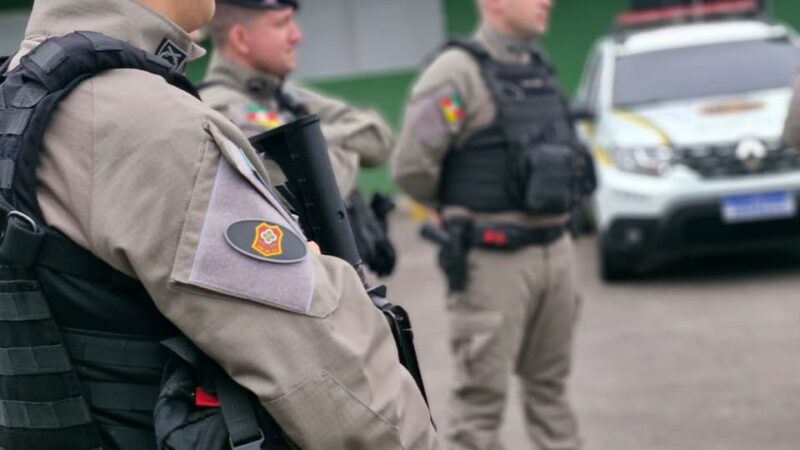 BM prende casal por disparo de arma de fogo e por mandado de prisão em Terra de Areia