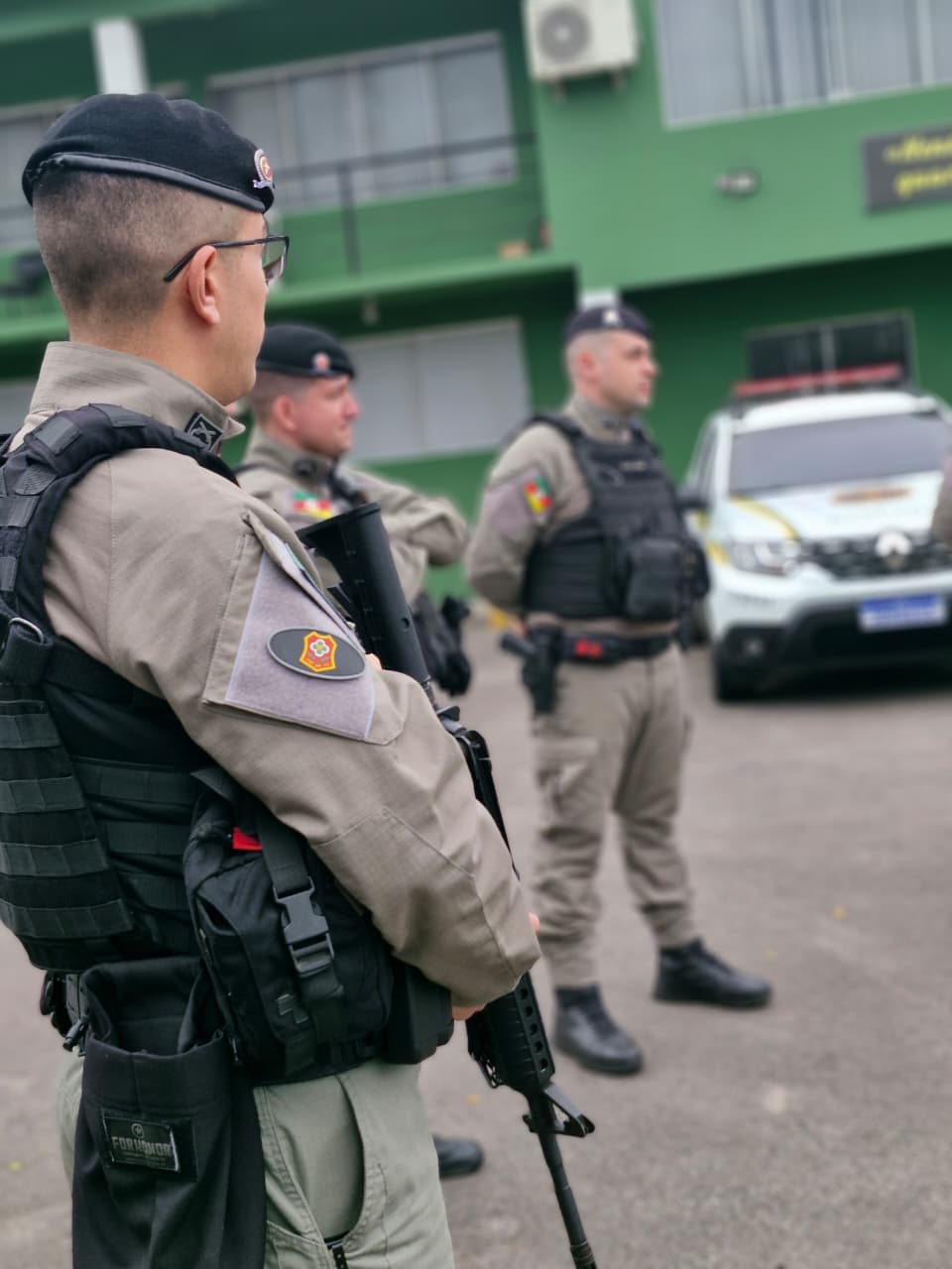 BM prende casal por disparo de arma de fogo e por mandado de prisão em Terra de Areia