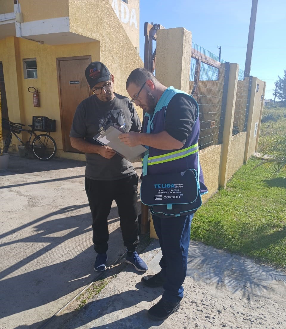 Corsan orienta moradores do Centro de Imbé sobre as obras de implementação do sistema de esgotamento sanitário