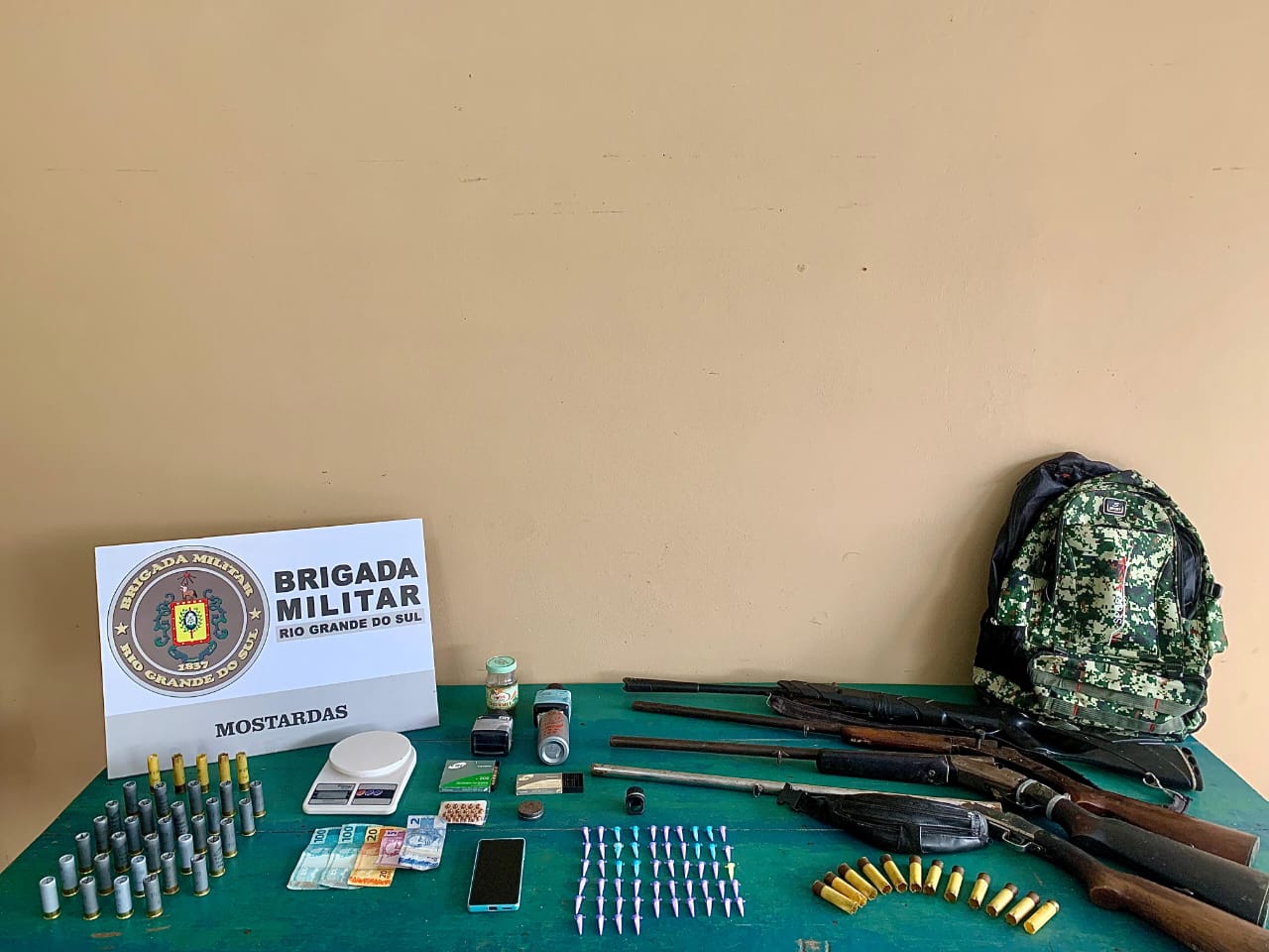 BM apreende armas e drogas em Mostardas