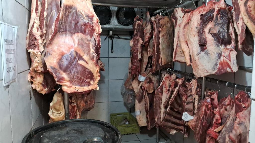 Fiscalização apreende 2,3 toneladas de produtos impróprios para o consumo em Tramandaí e Imbé