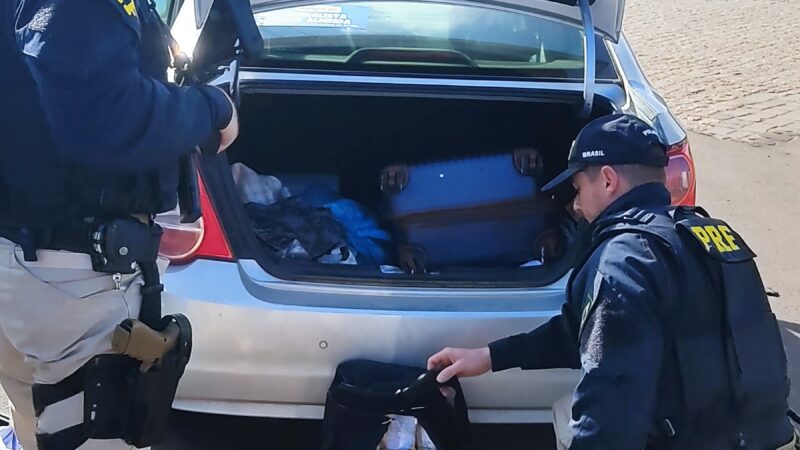 PRF apreende quase 700 mil reais sem comprovação de origem em Torres