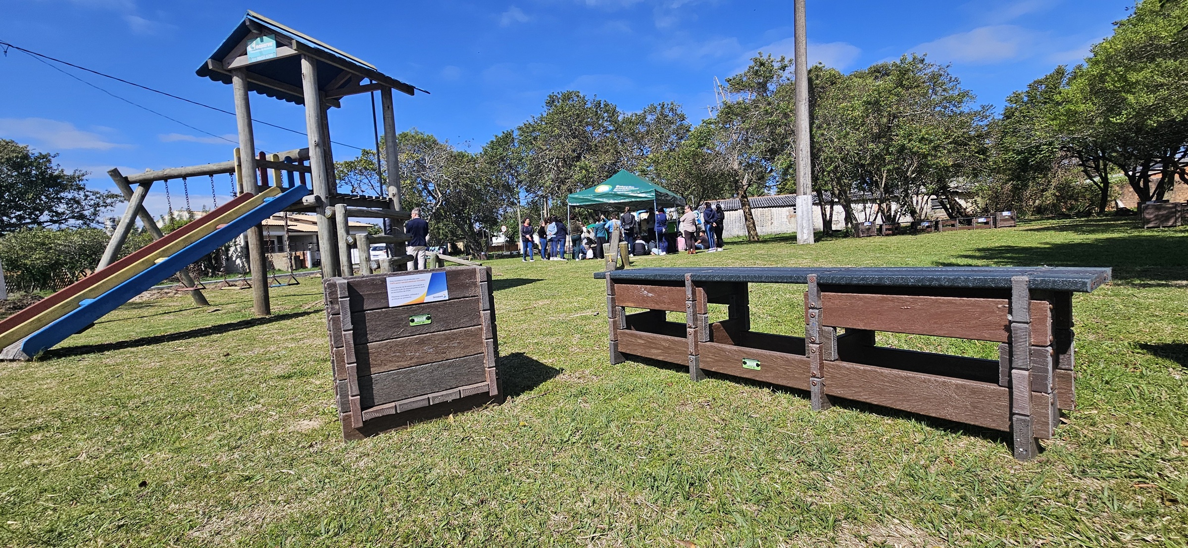 Praça de Osório recebe bancos e floreiras sustentáveis