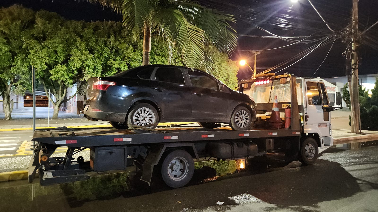Dois indivíduos são presos por roubo de veículo em Terra de Areia