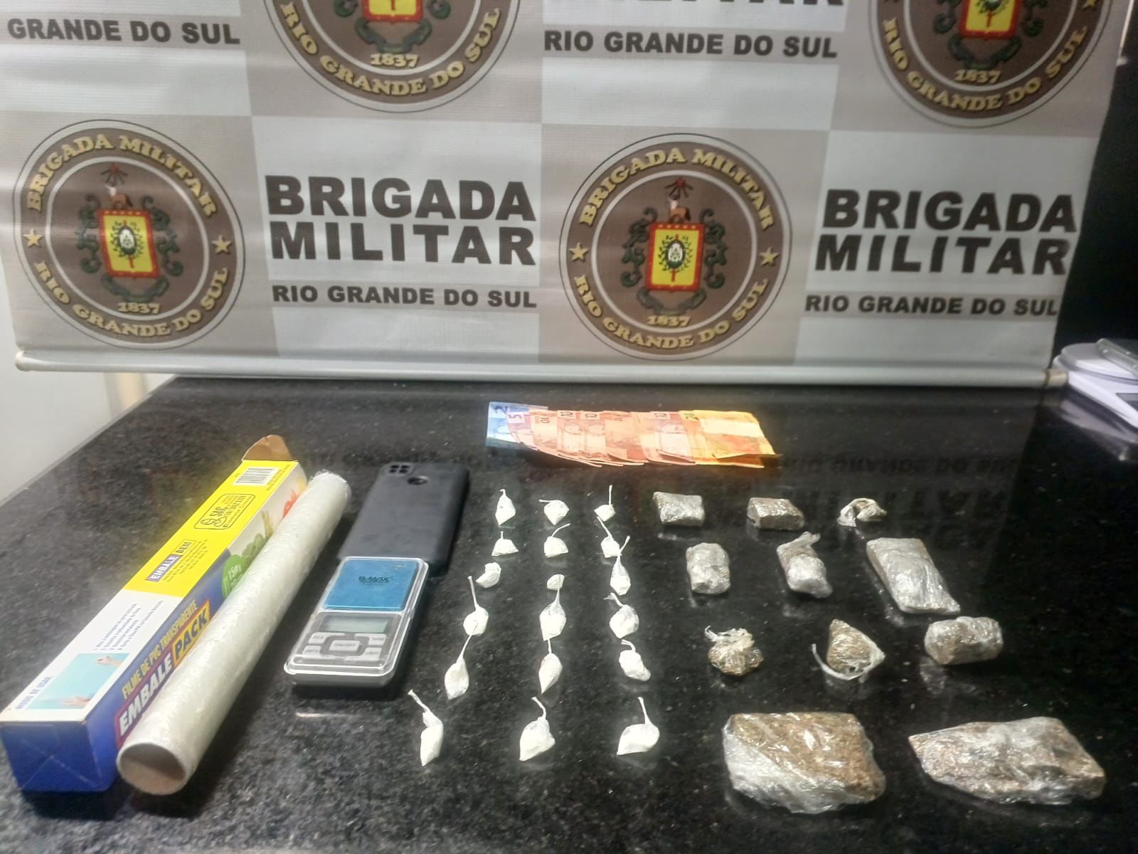 Brigada Militar prende homem por tráfico de entorpecentes em Tramandaí