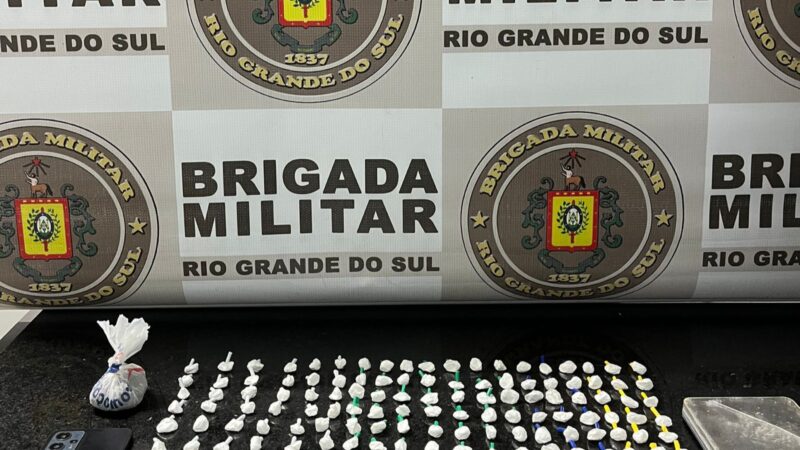 BM prende dupla com quase 200 porções de drogas em Imbé