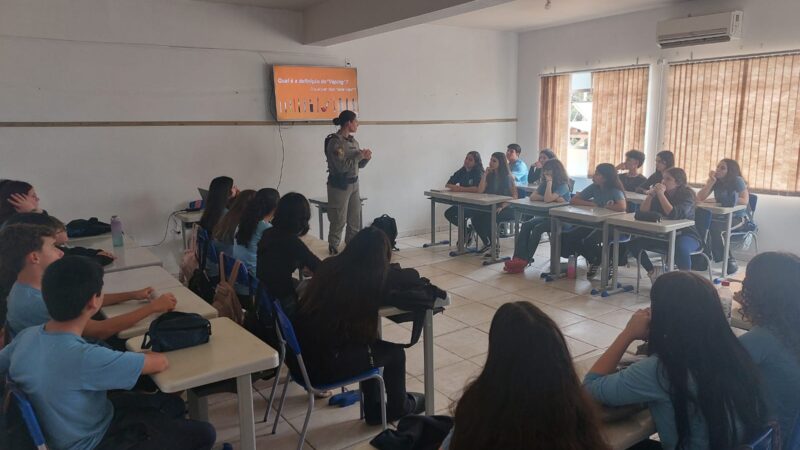 Brigada Militar realiza palestra sobre tabagismo e cigarro eletrônico em escola de Torres