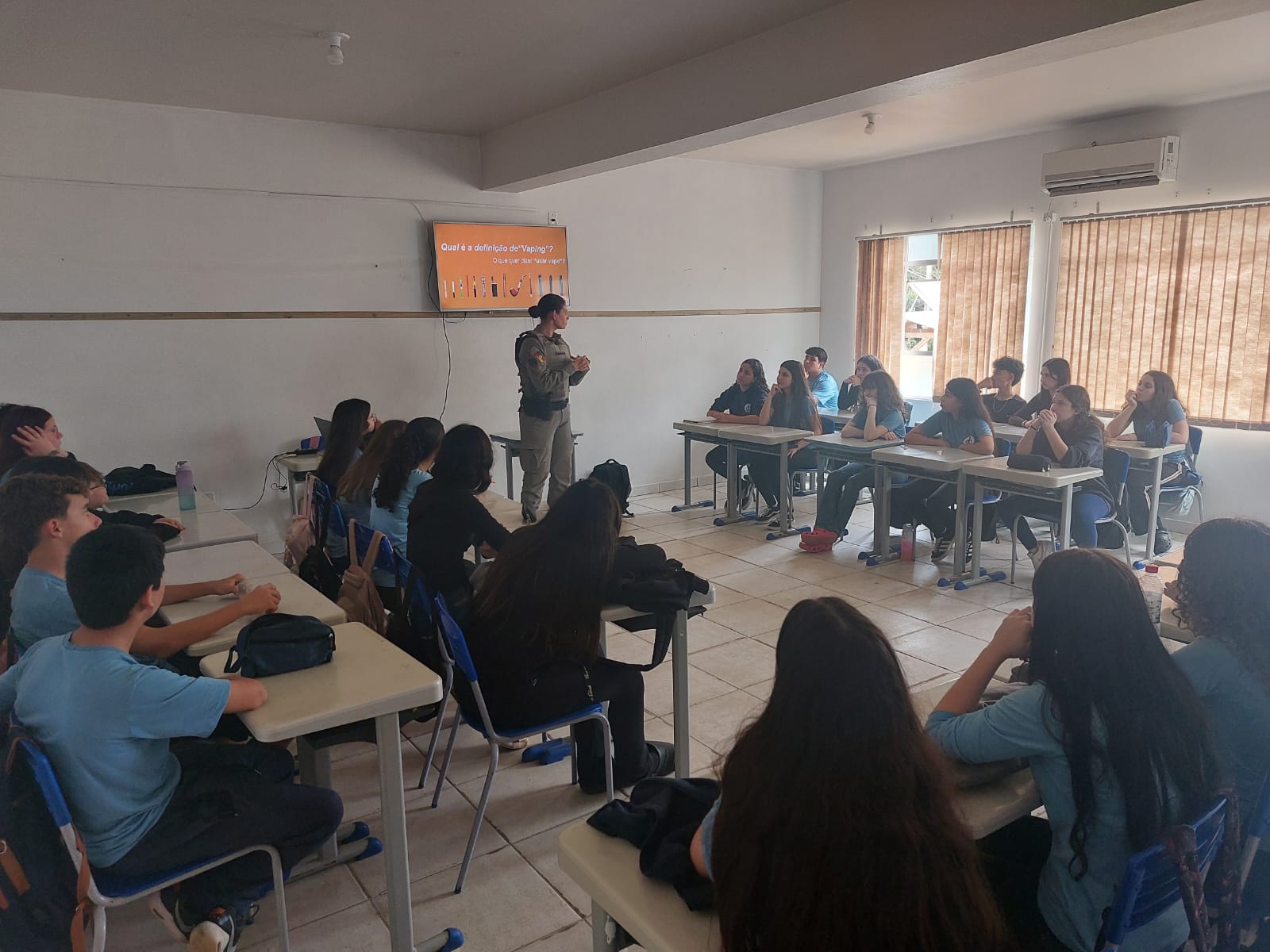 Brigada Militar realiza palestra sobre tabagismo e cigarro eletrônico em escola de Torres