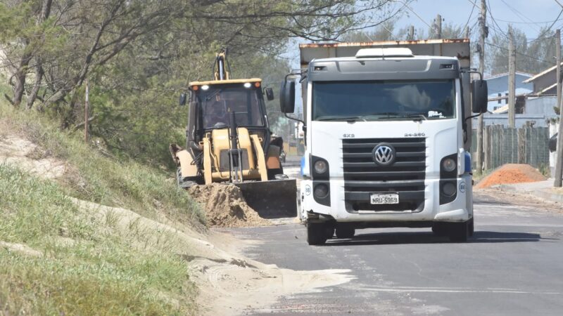 SUBPREFEITURA DE SANTA TEREZINHA LIMPA TRECHOS DA BEIRA-MAR DO BALNEÁRIO IMARA