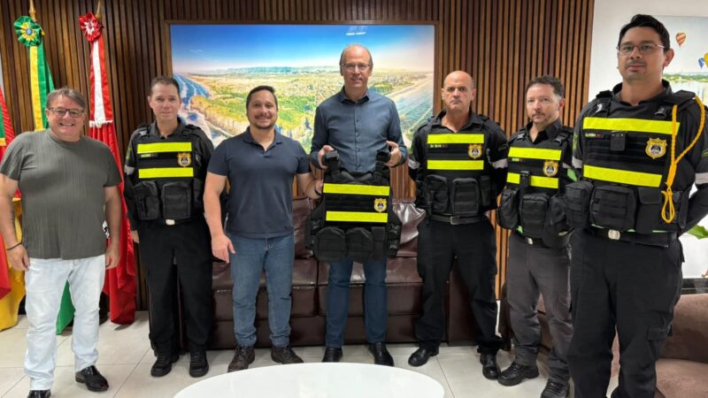 Agentes de Trânsito de Torres passam a contar com câmeras corporais e coletes à prova de balas