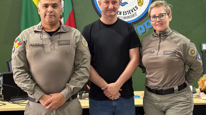 Comandante do 8º BPM recebe visita de empresário em Osório