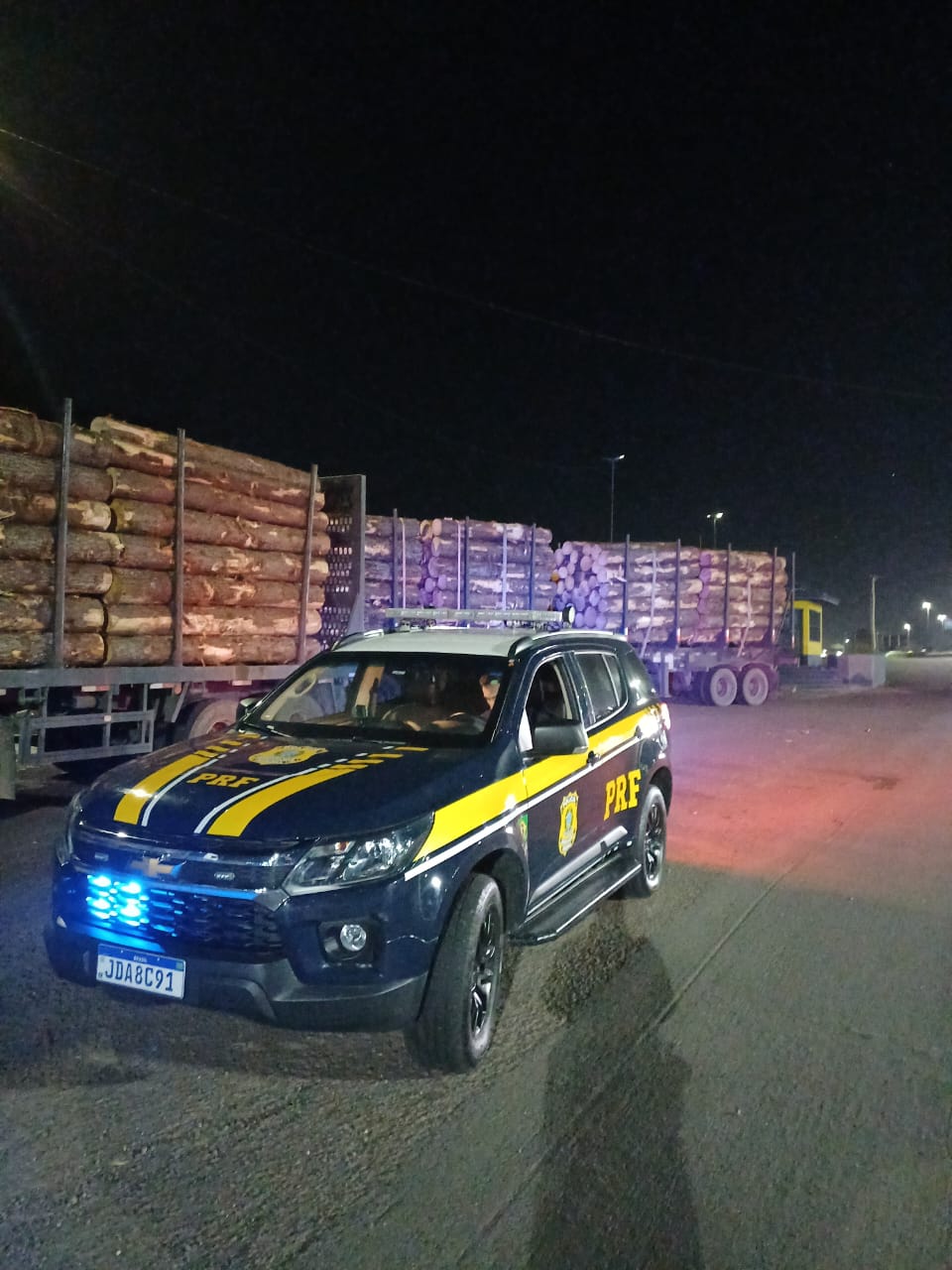 PRF flagra caminhões com mais de 30 toneladas de excesso de peso em Torres