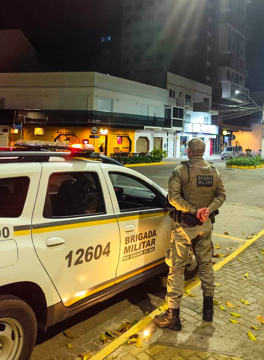 Brigada Militar prende foragido em Torres e dois homens por tráfico de drogas em Tramandaí
