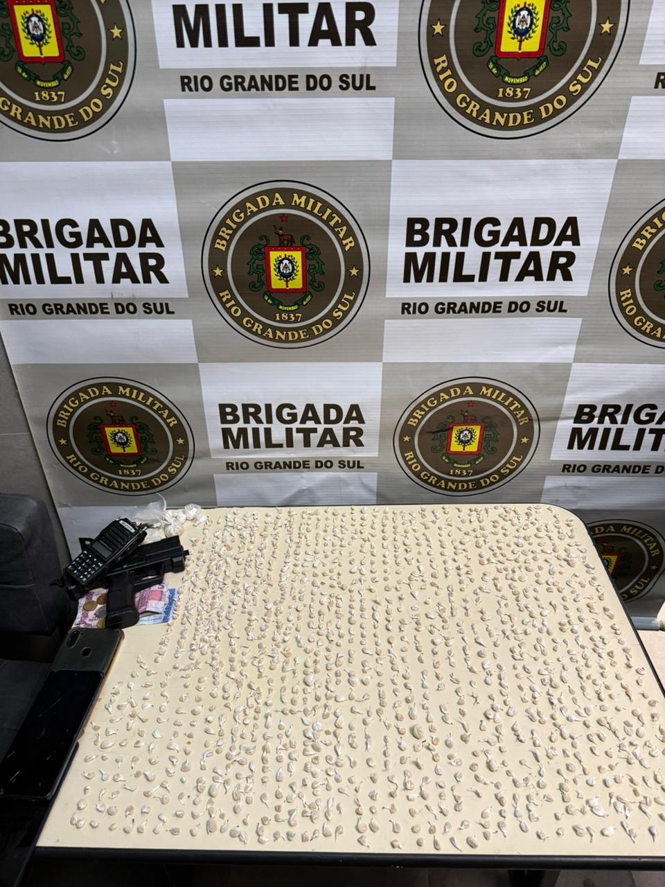 BM prende dupla com drogas em Capão da Canoa