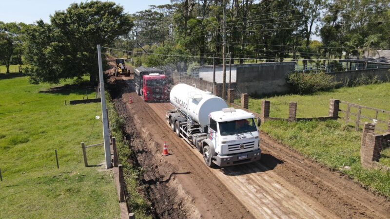 Inicia a terraplenagem para o asfaltamento do trecho final da Estrada do Palmital em Osório