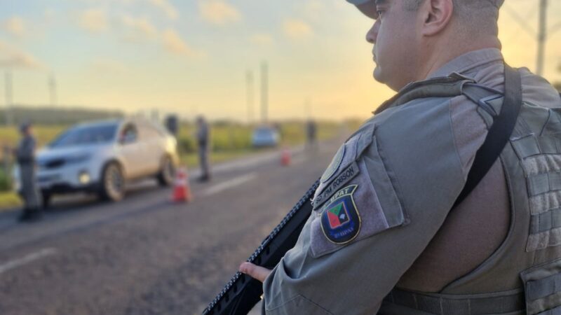 BM prende mulher por tráfico de drogas e foragido em Capão da Canoa