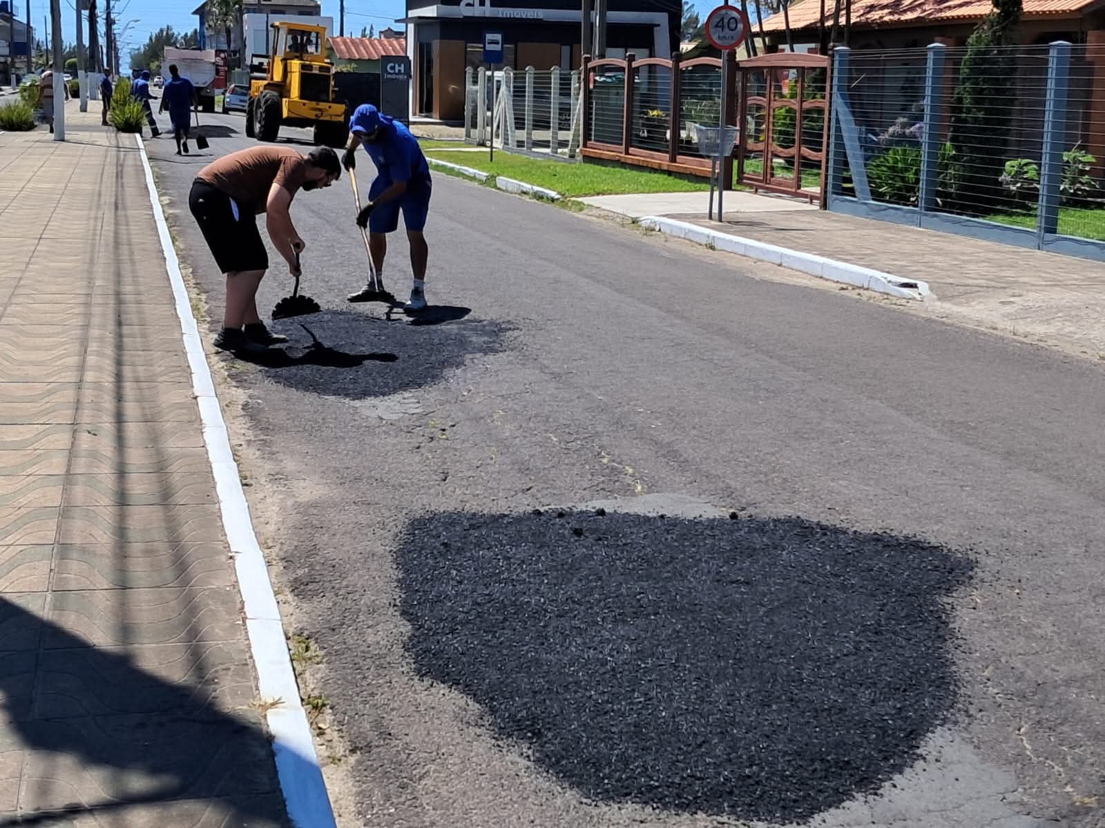 OPERAÇÃO TAPA-BURACOS E PINTURA DOS QUIOSQUES SÃO REALIZADAS EM ATLÂNTIDA SUL