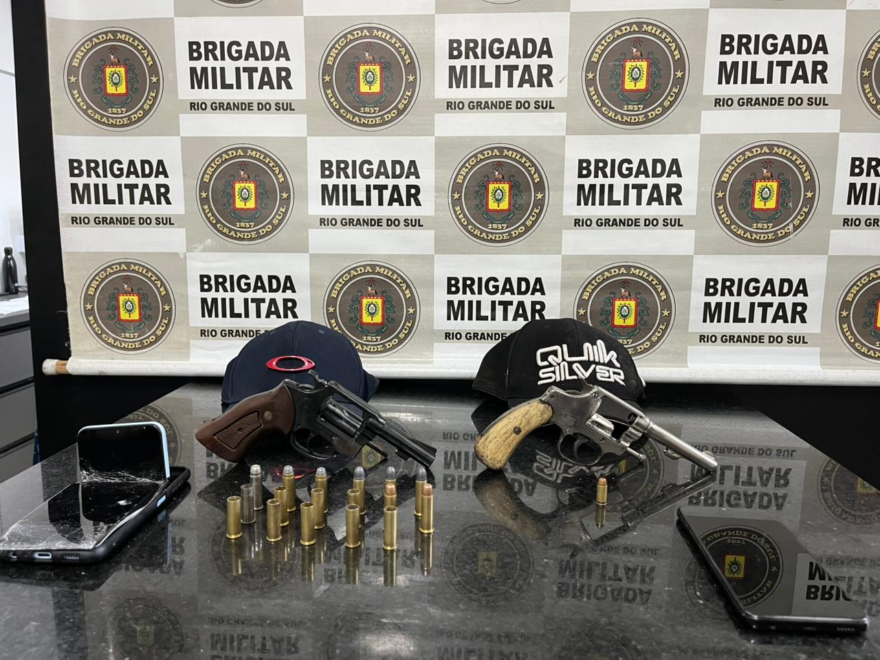 BM prende dois homens, apreende menor e retira duas armas das ruas em Tramandaí