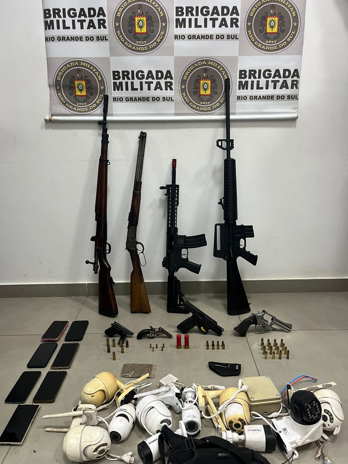 BM prende dupla com armas em Imbé