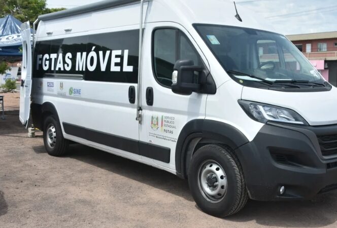 Unidade móvel da FGTAS leva serviços de emprego e artesanato ao Litoral Norte durante a Operação Verão Total