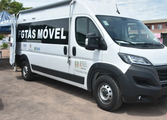 Unidade móvel da FGTAS leva serviços de emprego e artesanato ao Litoral Norte durante a Operação Verão Total