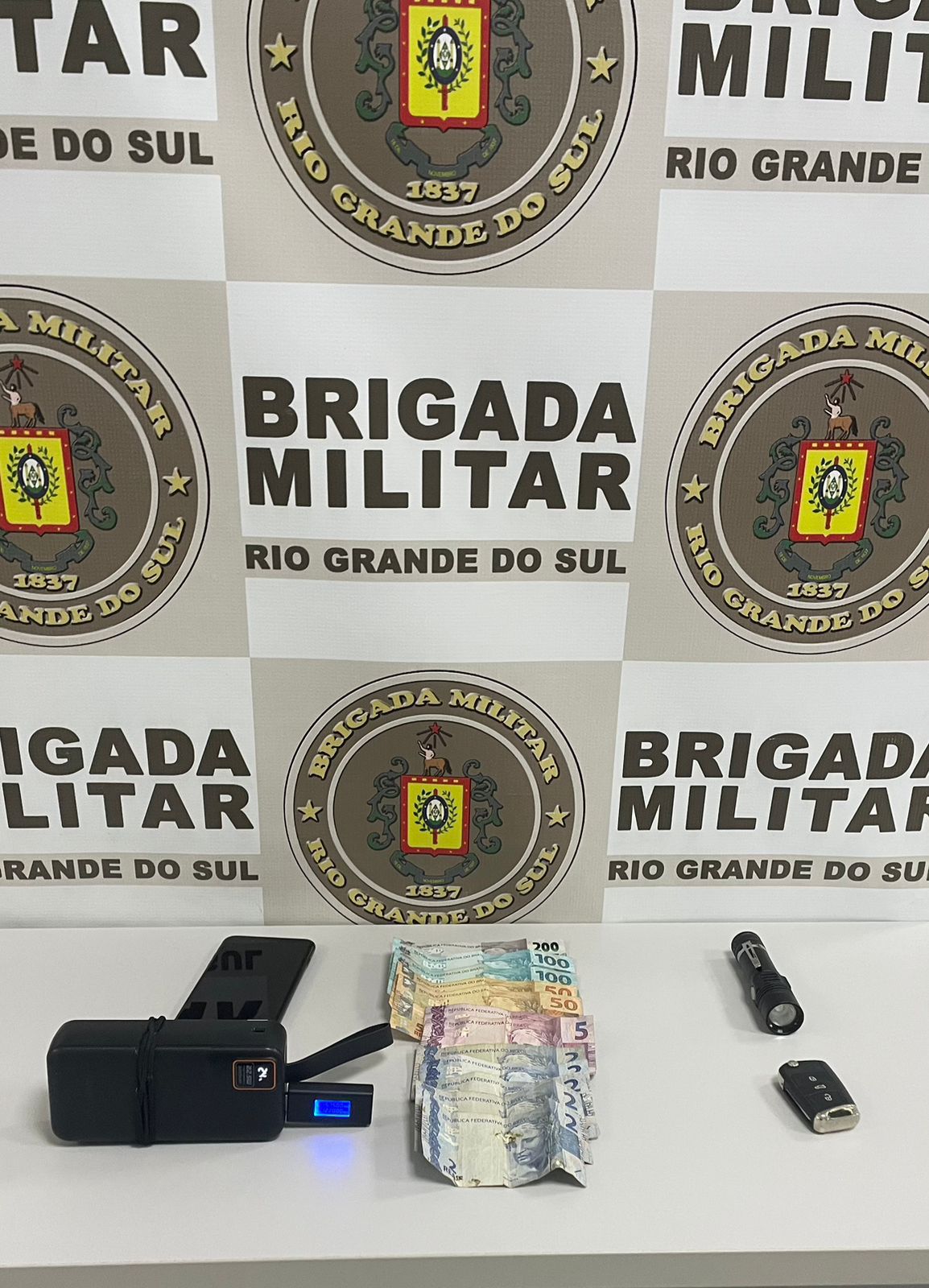 BM prende homem em Santo Antônio da Patrulha com bloqueador de sinal usado para furtar veículos