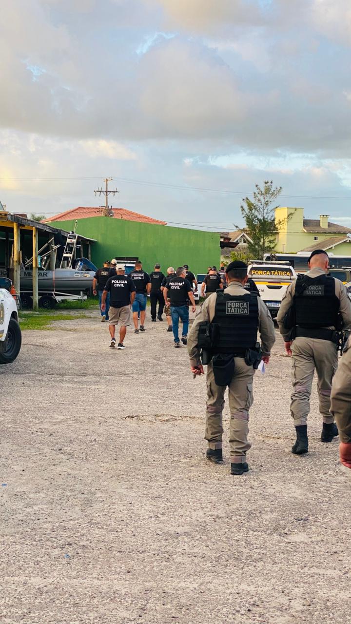 Ação integrada entre BM e PC resulta em prisão de foragido em Tramandaí