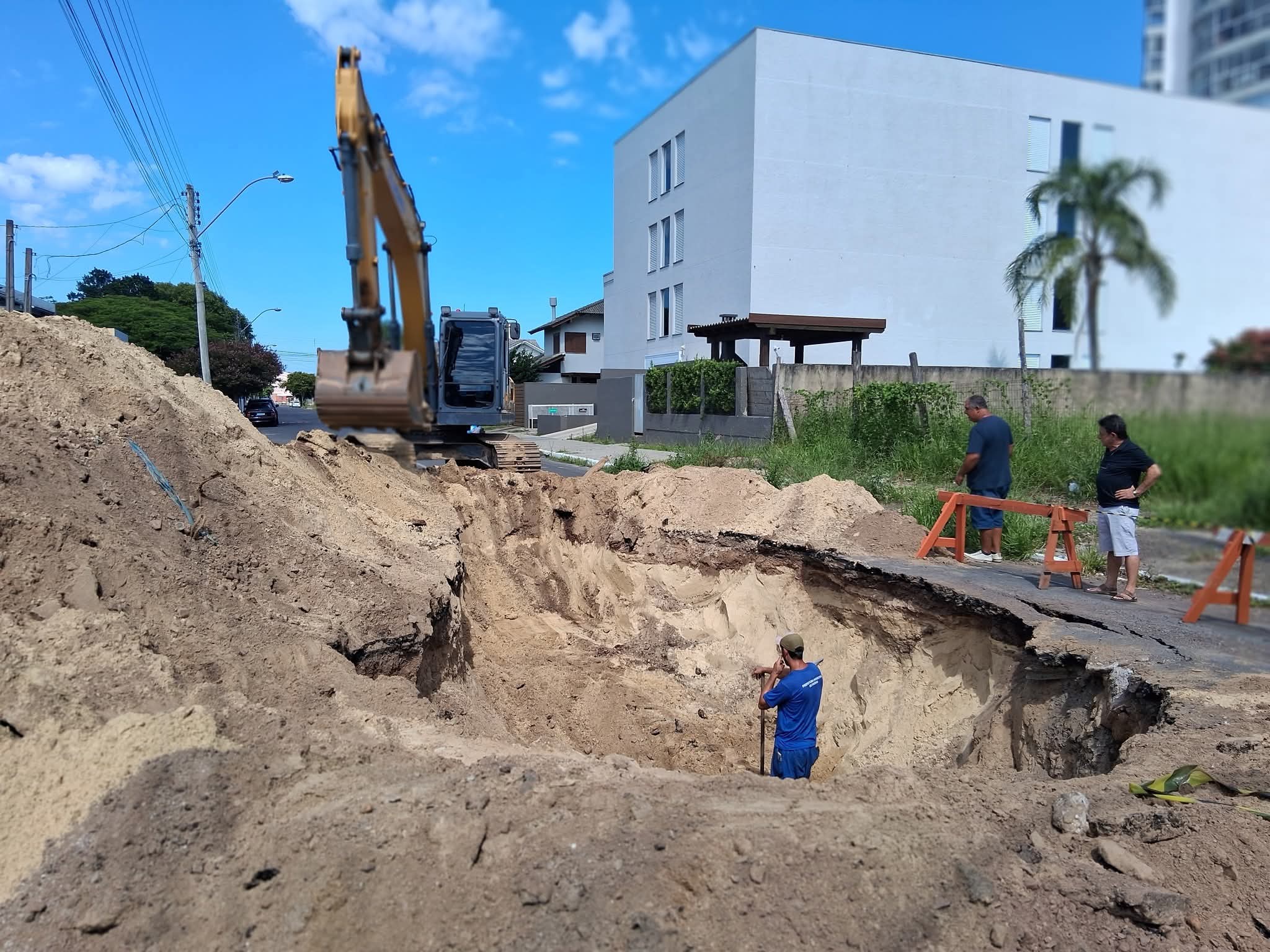 SECRETARIA MUNICIPAL DE OBRAS REALIZA O CONSERTO DE TUBULAÇÕES PARA EVITAR ACÚMULO DE ÁGUA DA CHUVA EM OSÓRIO