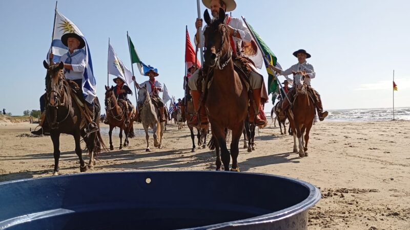 Corsan fornece mais de 120 mil litros de água para hidratação dos animas na 40ª edição da Cavalgada do Mar