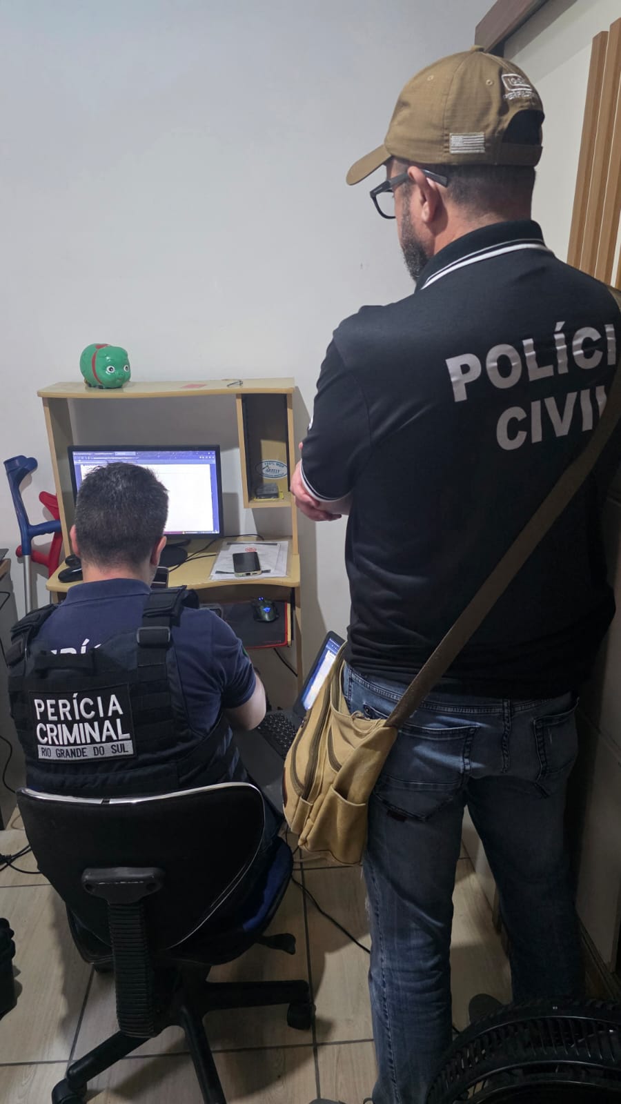 POLÍCIA CIVIL CUMPRE MANDADO DE BUSCA E APREENSÃO POR ARMAZENAMENTO DE CONTEÚDO DE ABUSO SEXUAL INFANTOJUVENIL EM OSÓRIO