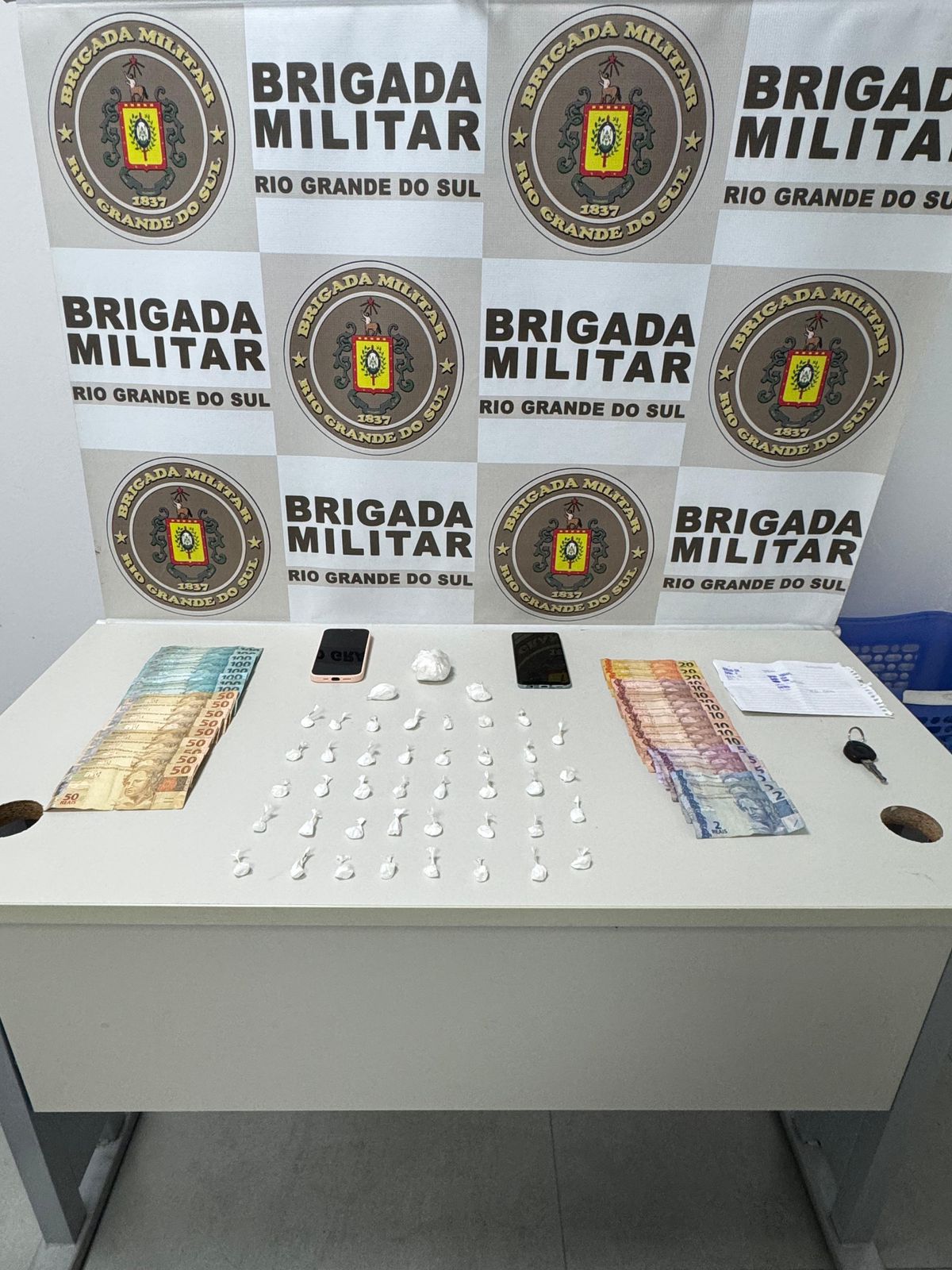 Ações da Brigada Militar resultam em prisões por tráfico em Santo Antônio da Patrulha e recaptura de foragido em Osório