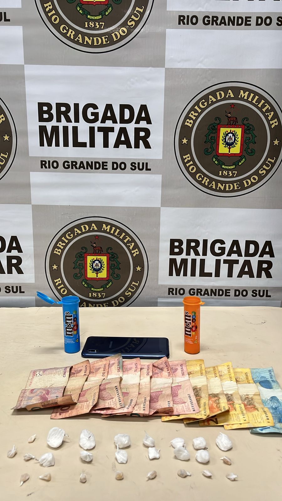 BM recupera moto e apreende homem por tráfico de drogas em Capão da Canoa