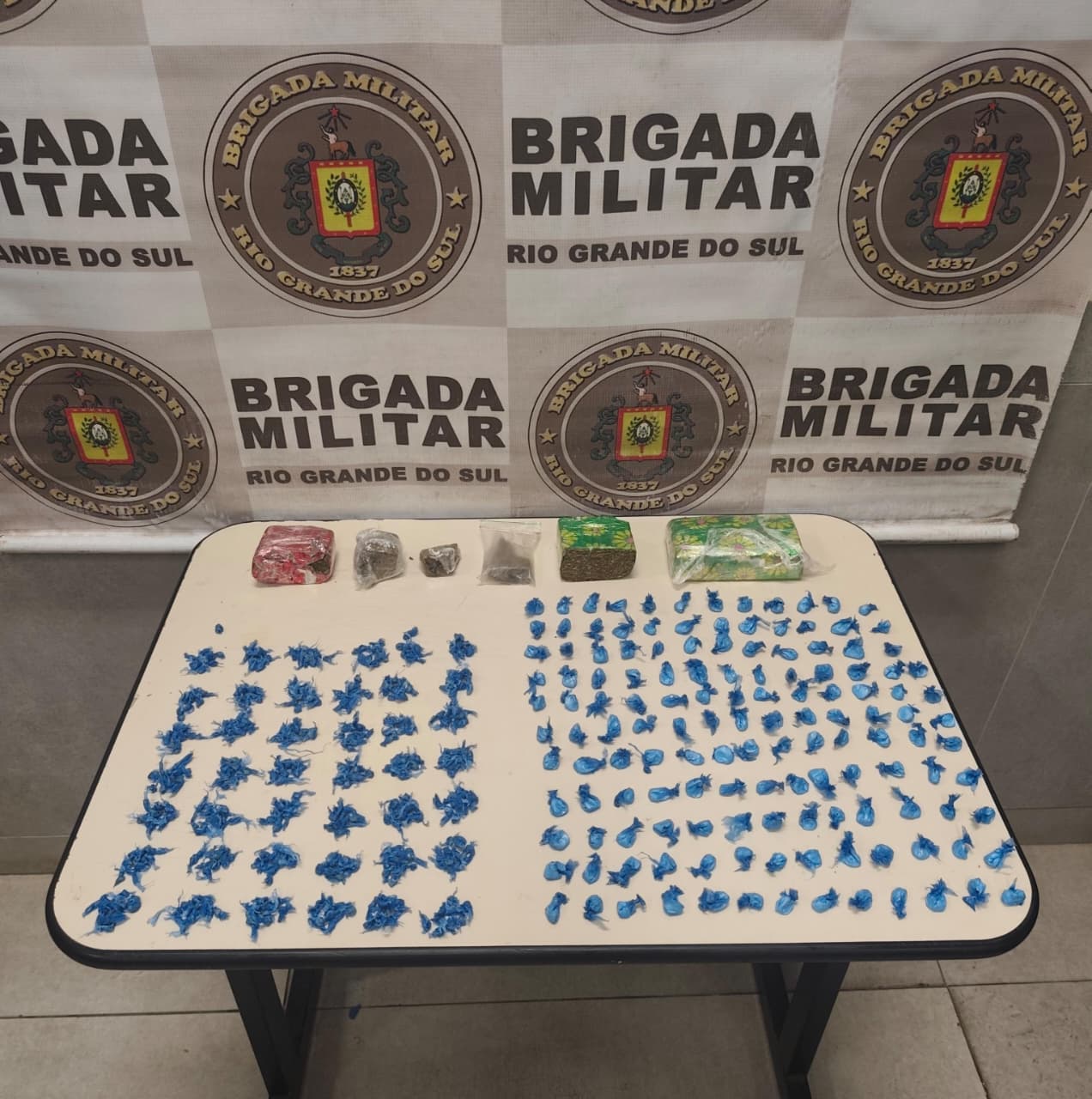 BM prende duas pessoas por tráfico de drogas e cumprimento de mandado em Capão da Canoa e Arroio do Sal