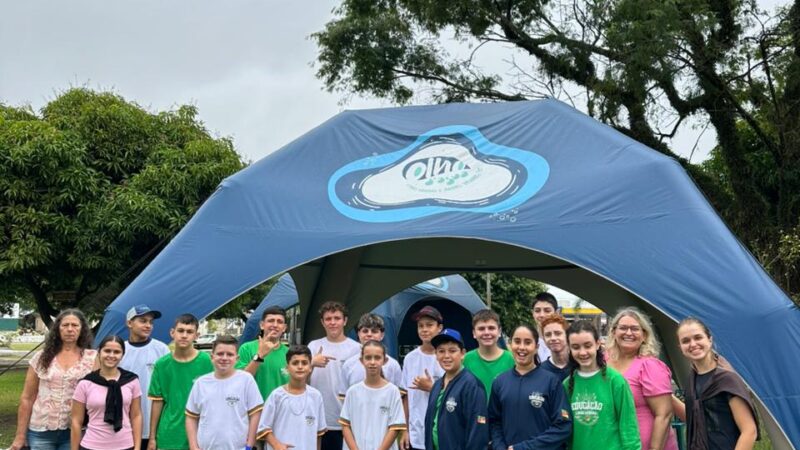 Arte, tecnologia e consciência ambiental marcam visita de estudantes à exposição Olho D’Água